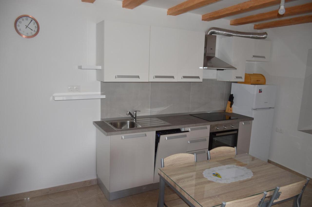 Studio Apartman Kata Prvic Sepurine Exterior foto