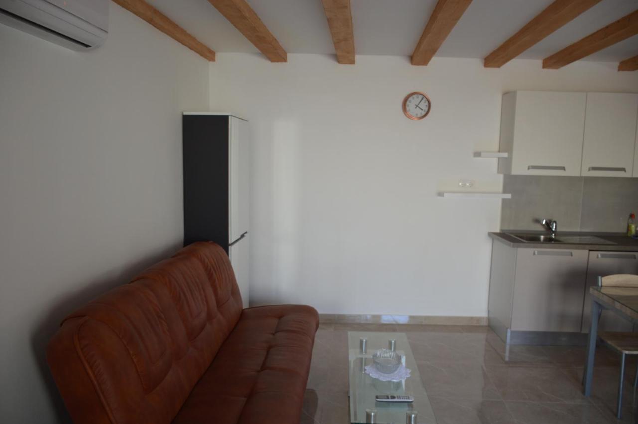 Studio Apartman Kata Prvic Sepurine Exterior foto