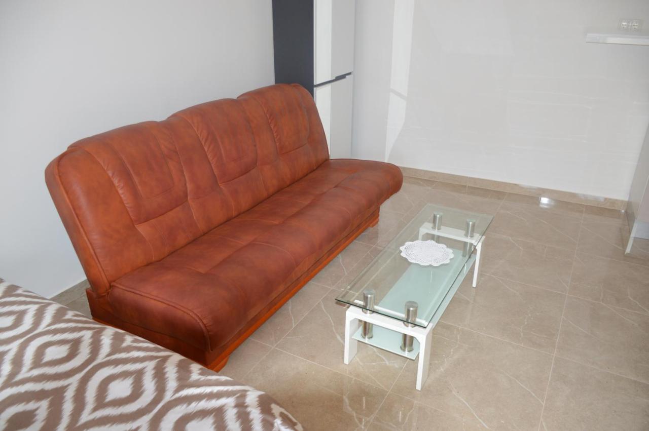 Studio Apartman Kata Prvic Sepurine Exterior foto