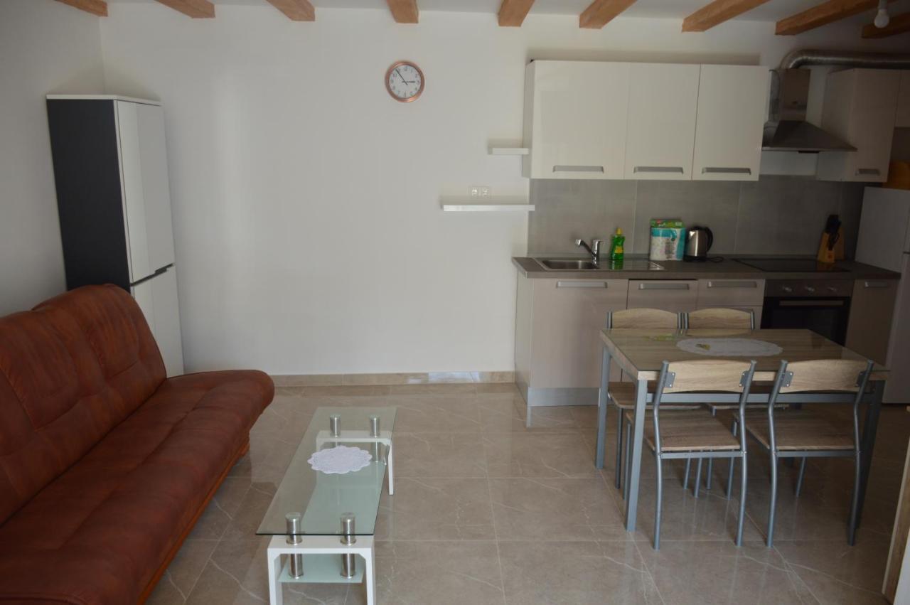 Studio Apartman Kata Prvic Sepurine Exterior foto
